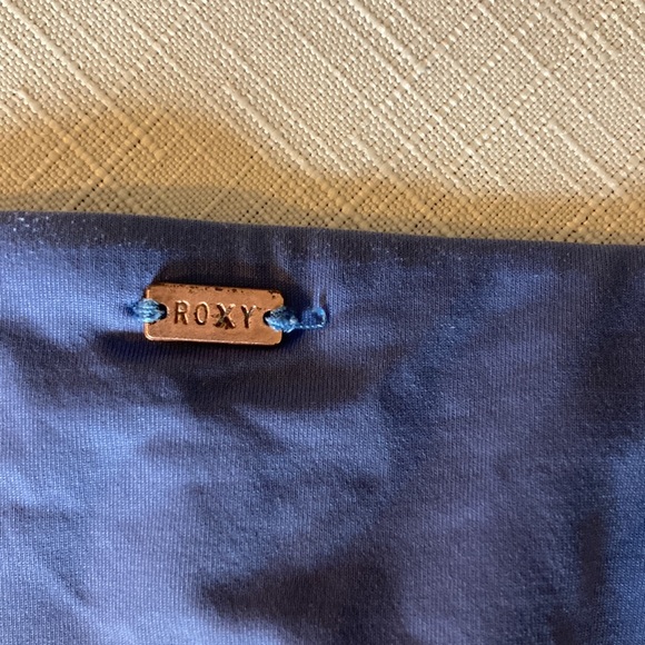 Roxy 2 piece swimsuit bikini - Picture 6 of 7